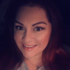 Meet your Posher, Cassandra